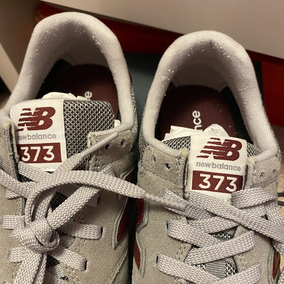 new balance men’s 373 sneaker - grey/burgundy - Picture 5 of 5
